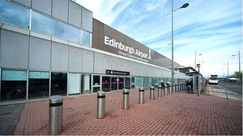 Edinburgh Airport Edinburgh Airport terminal building