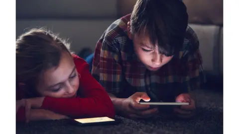 Getty Images children on smartphones