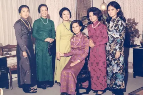 Schlesinger Library/Radcliffe Institute Picture of Anna Chennault and friends