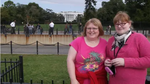 Family photo Lauren and her mum in Washington