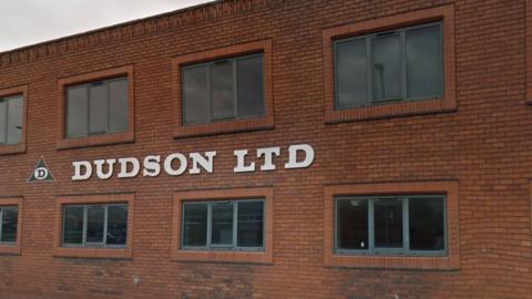 Dudson: More than 300 jobs go at Stoke-on-Trent pottery firm - BBC News