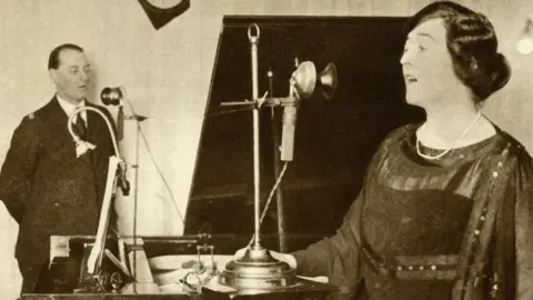 Getty Images Performers Singing A Duet In One Of The Studios Of 2Lo in 1923