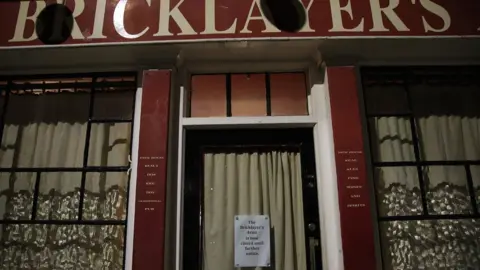 Andrew Redington/Getty Images The Bricklayer's Arms pub in West Putney, London is pictured with a closed sign