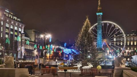 Glasgow Christmas market and lights switch-on scrapped - BBC News