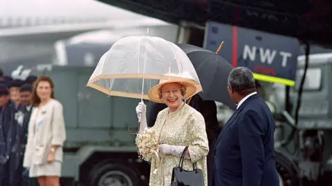 Getty Images Queen Elizabeth arriving at Durban airport, South Africa