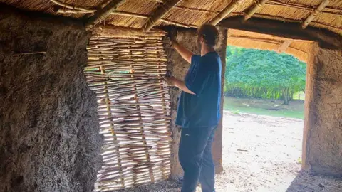 Flag Fen Iron Age roundhouse replica build