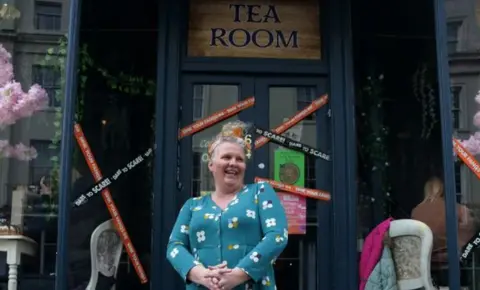 Ayesha Jones Kelly Iles