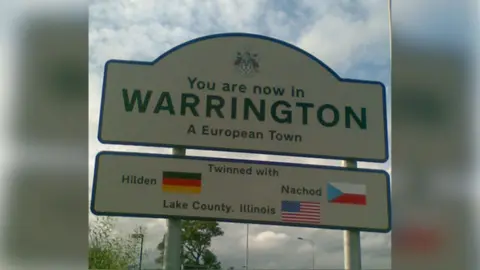 Darren O'Donnell/Geograph Warrington road sign