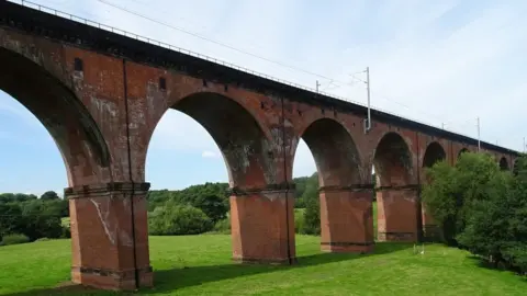 John M/Geograph Twemlow Viaduct