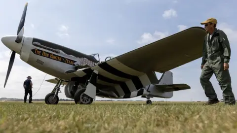 Richard Ash/IWM  Mustang plane with crew