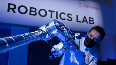 Leonardo Robot arm