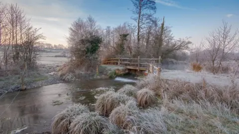 Ken Rayner A frosty river in Hungerford
