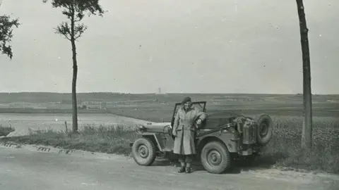 Liz Campbell Geoffrey Kemp Bond during WW2