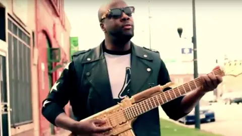 Wyclef Jean / Sony Wyclef in the video for Bang, Bang, Bang