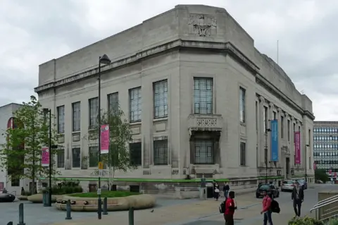 Geograph/Stephen Richards Central Library and Graves Art Gallery, Sheffield
