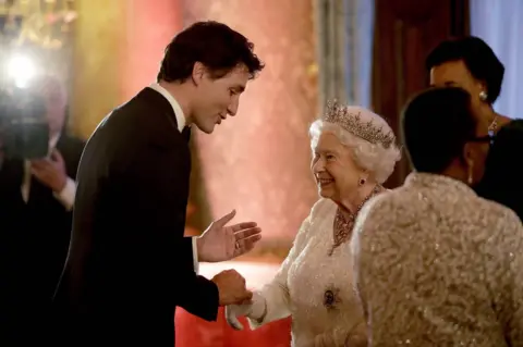 Matt Dunham / AFP Queen Elizabeth II greets Canada's Prime Minister Justin Trudeau