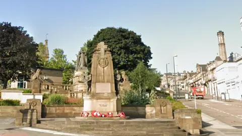 Google War memorial and Queen Victoria in Bradford