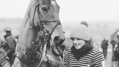 Facebook Lauren Scott