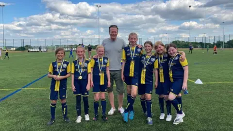 Pete Spiers Pete Spiers with some of the under-10s