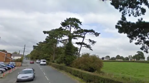 Google Gresford Road, Llay