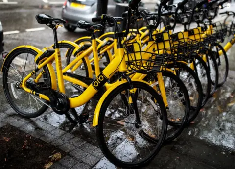 Getty Images A row of Ofo dockless sharing bicycles on a London pavement in August 2018