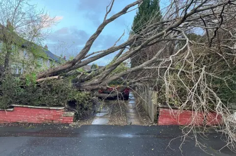 A car had a fortunate escape in Cathcart, Glasgow