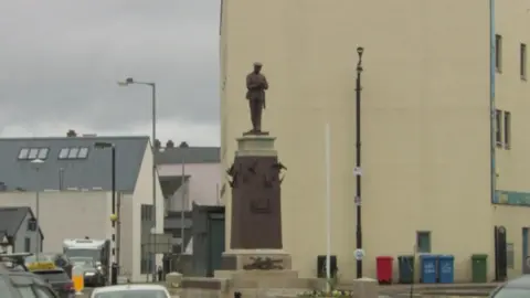The cenotaph in modern times