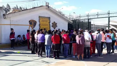 Jo Penrose Jo Penrose with a group of prisoners