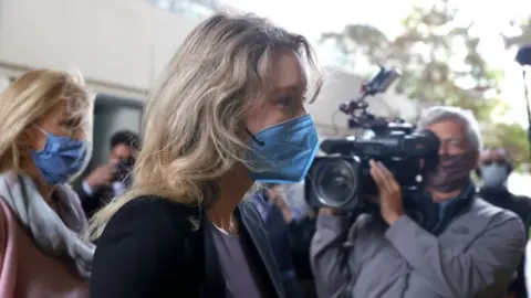 Getty Images Elizabeth Holmes (R) walks with her mother Noel Holmes (L) as they arrive for court