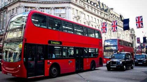 Getty Images London bus and taxi in Oxford Circus