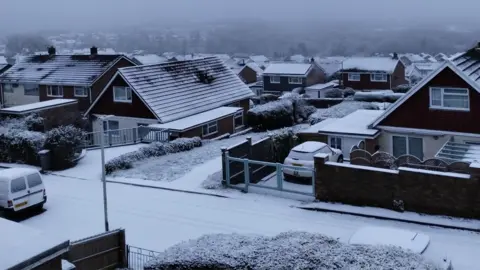 c0pykitten | BBC Weather Watchers Snow covers roofs in New Inn, Torfaen