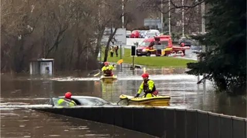 Luke Coltman A car is rescued by officers in small boats in Dunfermline