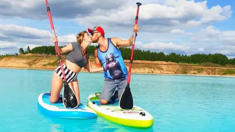 Sup_Novosibirsk Couple at the CHP-5 ash dump