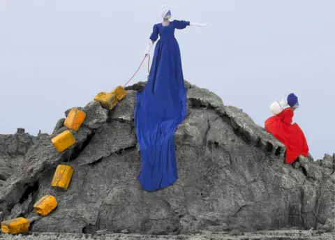 Wateraid/Aida Muluneh This piece reflects the strength of women who have to endure much to ensure that their families have water to drink and food to eat everyday.