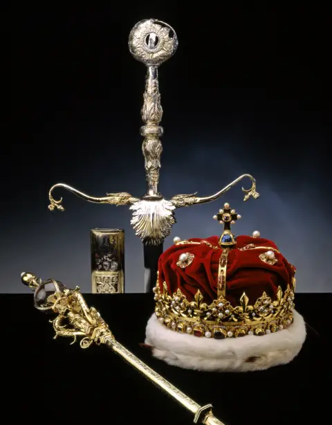 Historic Environment Scotland The Honours of Scotland - sword, sceptre and the Crown of Scotland