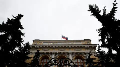 Rusya 117 milyon dolarlık dış borç faizi için ödeme buyruğu verdi