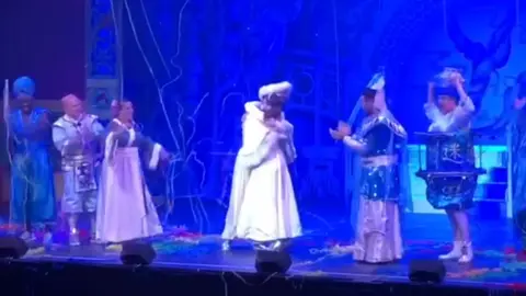 Imagine Theatre/De Montfort Hall The pair hug on stage