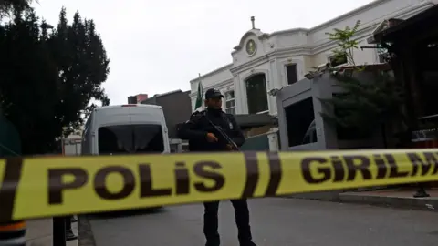 EPA Turkish police investigators arrive at the residence of the Saudi consul in Istanbul (17 October 2018)