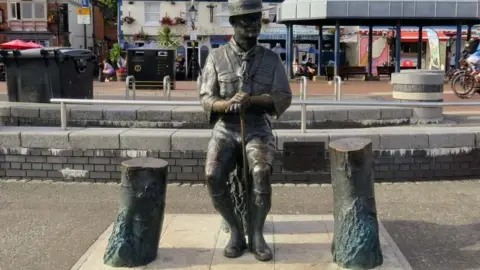 Steve Daniels  Baden-Powell statue