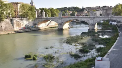 EPA The Tiber river during the drought that hit the city of Rome, Italy, 28 August 2017