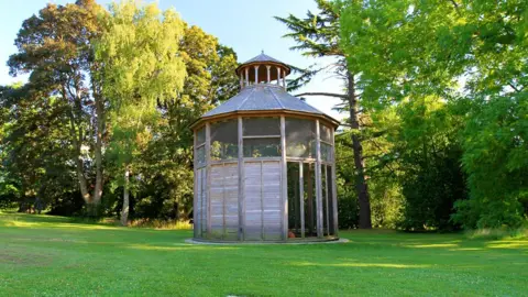 Woburn Abbey & Gardens Aviary Summer house