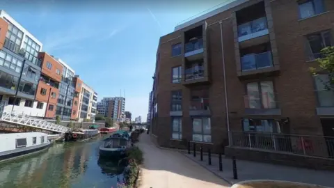 Google Street View image of the canal and footpath where the incident took place on Limehouse Cut.