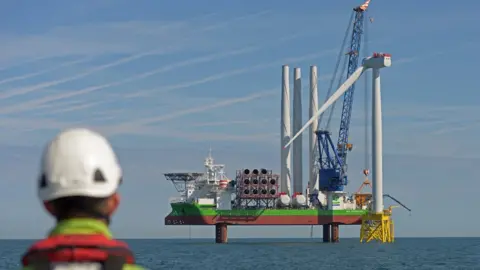 ALAN O'NEILL Wind turbine installation