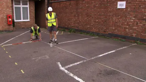 Carl Vivian - University of Leicester Letter R in the middle of trench one