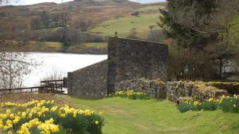 Ken Bagnall | Geograph Capel Celyn Memorial Chapel