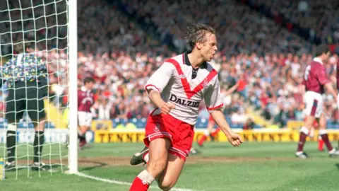 Alamy Stephen Coopers celebrates scoring the winning goal