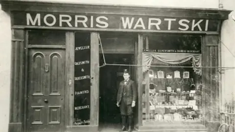 BBC Old photograph of the Wartski shop in Bangor