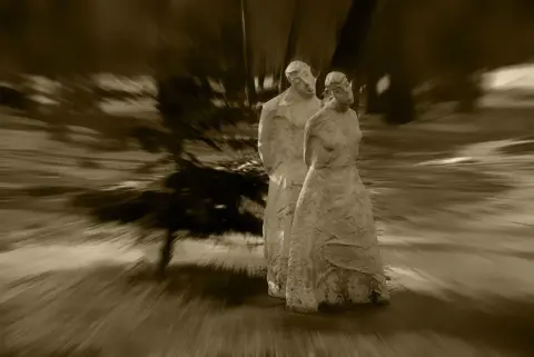 Marek Olejarnik Sculpture of a couple