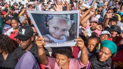 Getty Images A huge crowd protest outside court during the Joslin Smith disappearance case at Vredenburg Magistrate's Court on March 07, 2024 in Vredenburg, South Africa