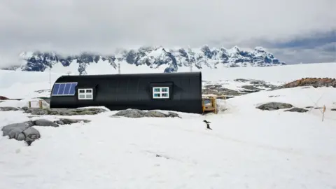 Port Lockroy Hut life